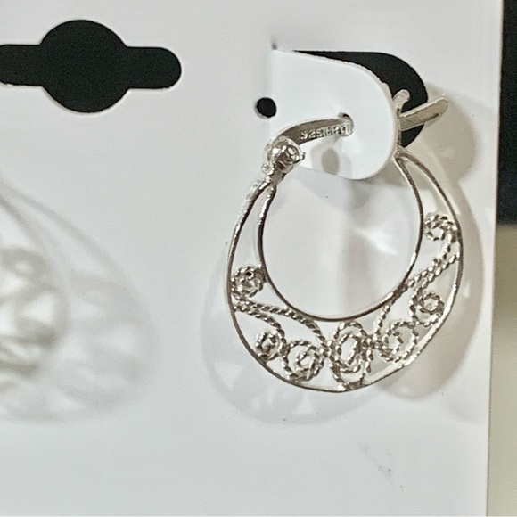 NWT open work filigree small hoop earrings - Picture 9 of 10